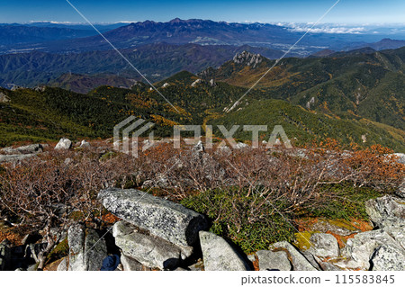 從金風山頂看到的水垣山和八嶽山的秋色 從金風山頂看到的水垣山和八嶽山的秋色 115583845
