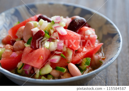 混合豆類和番茄沙拉 115584587