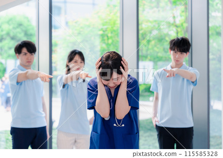 Doctor being blamed by staff 115585328