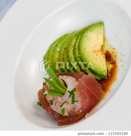 FISH CEVICHE RECIPE, SEA BREAM AND TUNA, AVOCADO, BELL PEPPER, CHILLI, CHIVES, LEMON, OLIVE OIL 115585390