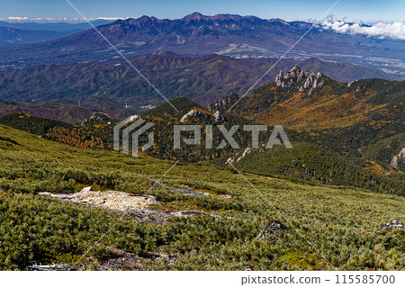 Mt. Mizugaki and Mt. Yatsugatake seen from the summit of Mt. Kinpu in autumn Mt. Mizugaki and Mt. Yatsugatake seen from the summit of Mt. Kinpu in autumn 115585700