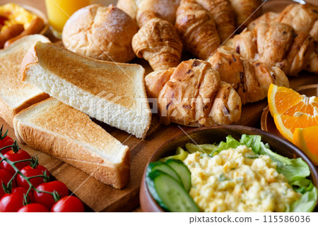 Western breakfast 115586036