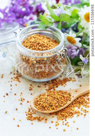 Healthy bee pollen grains 115586698