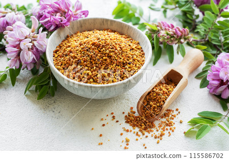 Healthy bee pollen grains 115586702