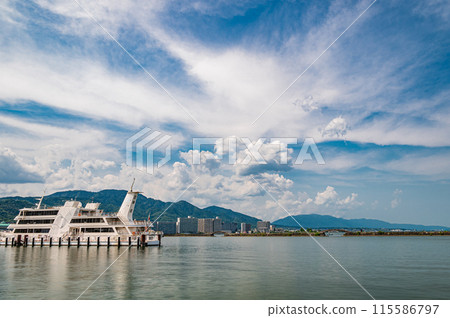 比安卡遊船停泊在琵琶湖大津港，湖西山區 115586797