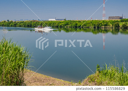 礫石收集船在淀河上 礫石收集船在淀河上 115586829