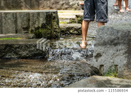 孩子們在玩水 115586934