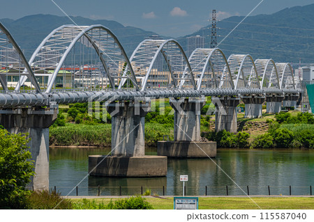 Aqueduct bridge spanning the Yodo River 115587040