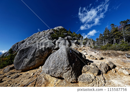 位於奧道部金峰山山脊的大日岩 115587756