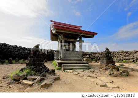 Zao Okama Kumano-dake Zao Shrine 115588918