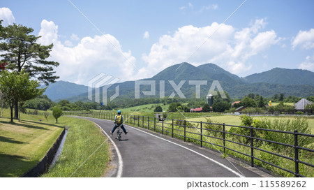 清新的綠意與初夏的騎乘形象（蒜山高原） 115589262