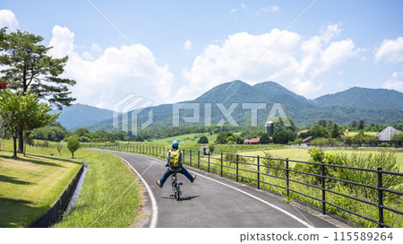 Fresh greenery and early summer cycling image (Hiruzen Plateau) 115589264