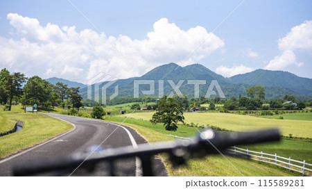 Fresh greenery and early summer cycling image (Hiruzen Plateau) Fresh greenery and early summer cycling image (Hiruzen Plateau) 115589281