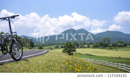 Fresh greenery and early summer cycling image (Hiruzen Plateau) Fresh greenery and early summer cycling image (Hiruzen Plateau) 115589282