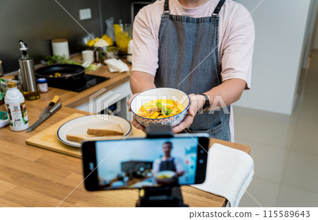 The chef is broadcasting live from workshop how to prepare a vegetarian food 115589643