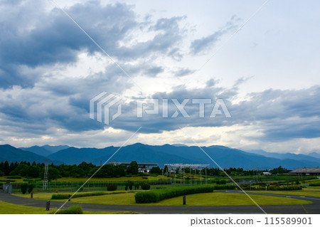 Summer scenery in Shinshu: Mountains spread out in the vast natural surroundings Summer scenery in Shinshu: Mountains spread out in the vast natural surroundings 115589901