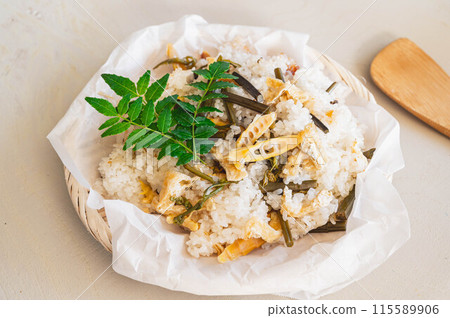 Seasonal dish: Mountain vegetable steamed rice 115589906