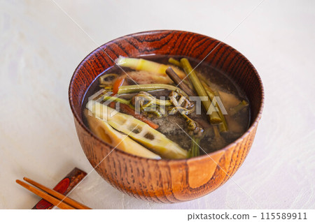 Miso soup with wild vegetables: bracken and bamboo shoots Miso soup with wild vegetables: bracken and bamboo shoots 115589911