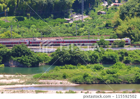 Fresh greenery on the Takahashi River and the Hakubi Line Limited Express Yakumo (381 Series train: Okayama ⇔ Izumo City) Fresh greenery on the Takahashi River and the Hakubi Line Limited Express Yakumo (381 Series train: Okayama ⇔ Izumo City) 115592502