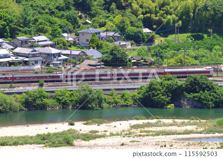 Fresh greenery on the Takahashi River and the Hakubi Line Limited Express Yakumo (381 Series train: Okayama ⇔ Izumo City) Fresh greenery on the Takahashi River and the Hakubi Line Limited Express Yakumo (381 Series train: Okayama ⇔ Izumo City) 115592503