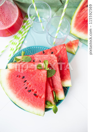 Refreshing summer cocktail. The process of making freshly squeezed juice from fresh watermelon. 115592569