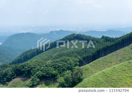 從Bonoori山到蒙特內哥羅、岩竹石山、曾嶽山的山路景色。 從Bonoori山到蒙特內哥羅、岩竹石山、曾嶽山的山路景色。 115592704