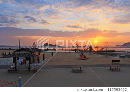 北九州市曾根臨海運動公園的第一縷日出 115593032