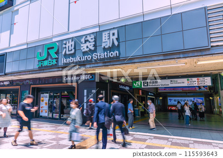 日本東京都市風景 入境...繁華的池袋站東口（北）=12號 115593643
