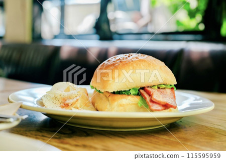 Sandwich with potato chips 115595959