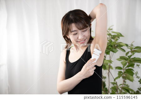 woman doing self hair removal 115596145
