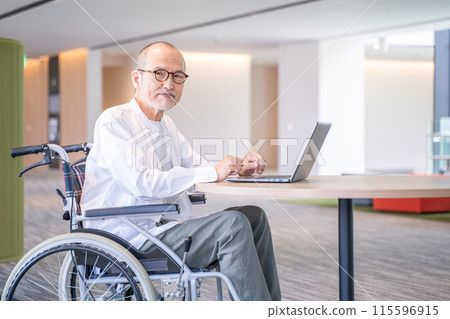 Senior man working on a computer, employment of the elderly, employment of the disabled Senior man working on a computer, employment of the elderly, employment of the disabled 115596915