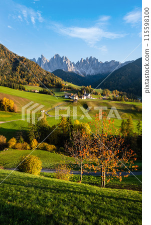 Autumn evening Santa Magdalena famous Italy Dolomites village view in front of the Geisler or Odle Dolomites mountain rocks. Picturesque traveling and countryside beauty concept background. 115598100