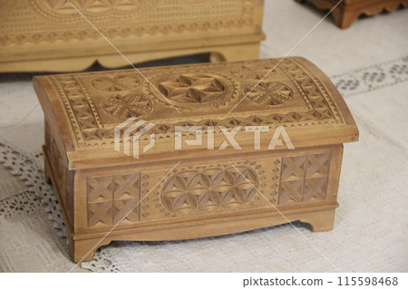 Wooden box. Mastercraft. DIY craftsmanship of wooden souvenirs Wooden box. Mastercraft. DIY craftsmanship of wooden souvenirs 115598468