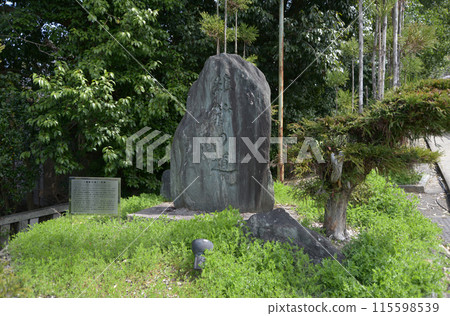 Stone monument on the approach to Kyoto Reizan Gokoku Shrine, Higashiyama Ward, Kyoto City 115598539