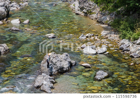 Ayu fishing in a mountain stream [Itadori River, Gifu Prefecture] 115598736