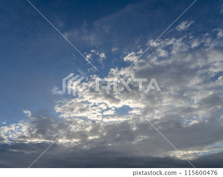 清晨的藍天白雲 清晨的藍天白雲 115600476