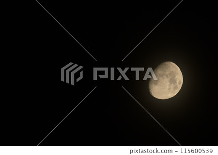 Moon age 11.4, April, Hazy Moon 115600539