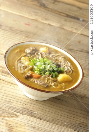 熱咖哩蕎麥麵,配上大量多功能蔥 熱咖哩蕎麥麵,配上大量多功能蔥 115603509