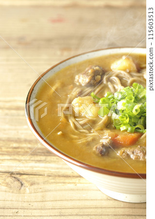 熱咖哩蕎麥麵，配上大量多功能蔥 115603513