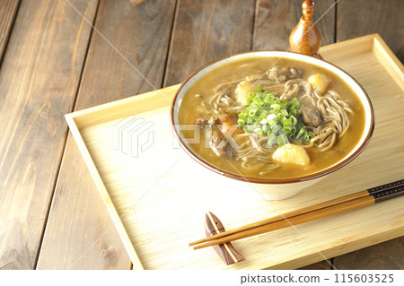 熱咖哩蕎麥麵,配上大量多功能蔥 熱咖哩蕎麥麵,配上大量多功能蔥 115603525