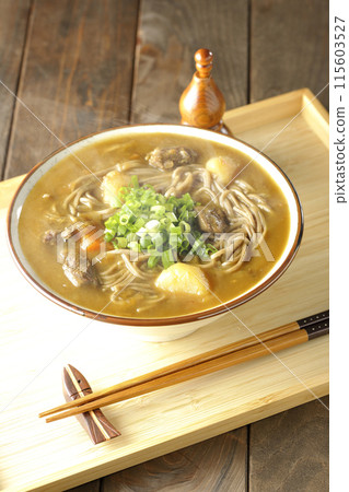 熱咖哩蕎麥麵，配上大量多功能蔥 115603527