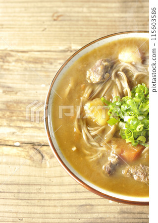 鳥瞰加了很多蔥的熱咖哩蕎麥麵 鳥瞰加了很多蔥的熱咖哩蕎麥麵 115603586