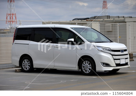 Minivan image 115604804