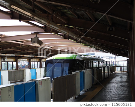 Monorail platform 115605181