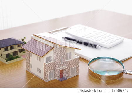 Image of assessing the value of a house Image of assessing the value of a house 115606742