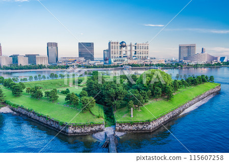 (東京)彩虹長廊看六號台場的夜景 (東京)彩虹長廊看六號台場的夜景 115607258
