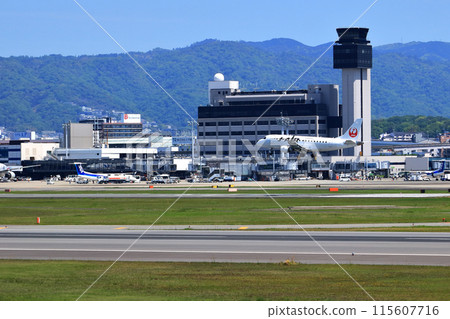 大阪國際機場 ANA 龐巴迪 DHC8-Q400 螺旋槳飛機起飛就緒 Sky Park 大阪國際機場 ANA 龐巴迪 DHC8-Q400 螺旋槳飛機起飛就緒 Sky Park 115607716