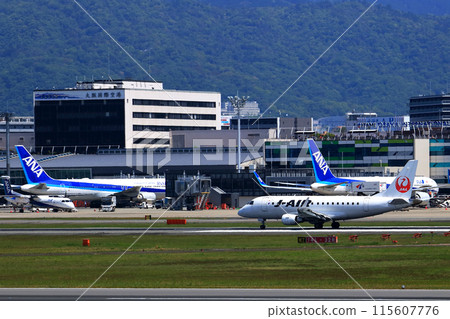 Osaka International Airport JAL Airplane Landing Ready Sky Park Osaka International Airport JAL Airplane Landing Ready Sky Park 115607776