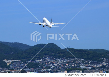 大阪國際機場日航飛機起飛天空公園 115607841