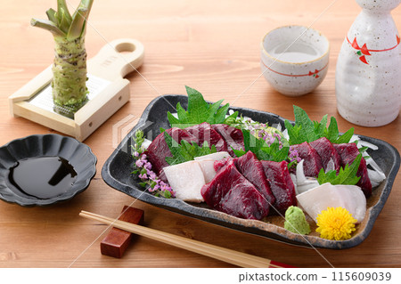 小鬚鯨紅肉真皮生魚片（未冷凍）鄉土料理，和歌山縣太地町 115609039